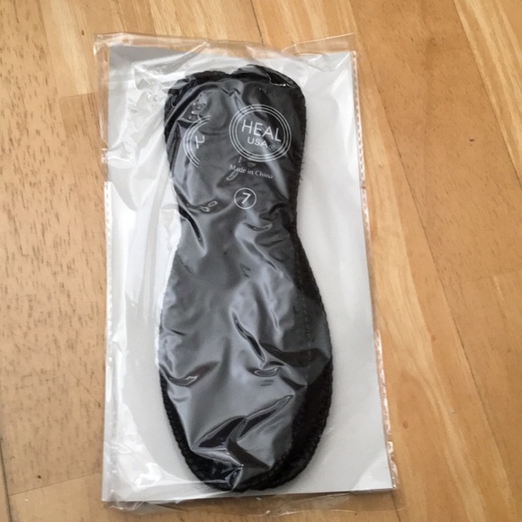 Like New heal USA olive colored woven comfy shoes - Picture 6 of 8